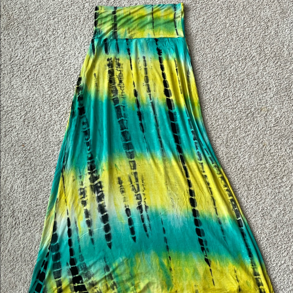 Fun summer tie dye skirt; (size Medium)